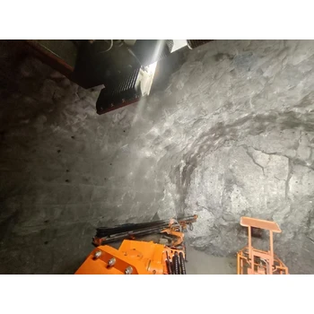 單臂鑿巖臺車掘進臺車江西鑫通