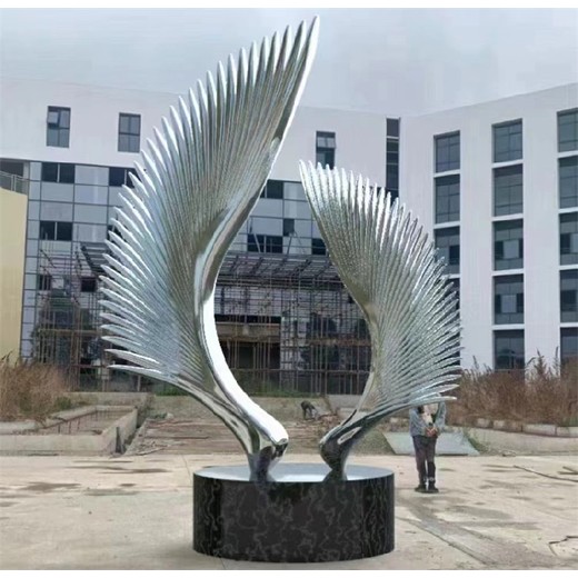 廣場(chǎng)鏤空翅膀雕塑定做