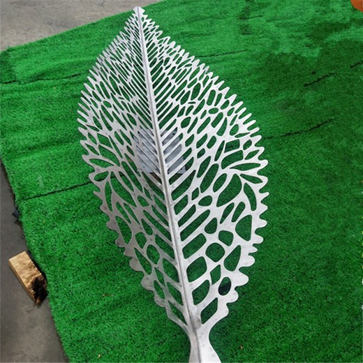 鏡面不銹鋼鏤空樹葉雕塑制作