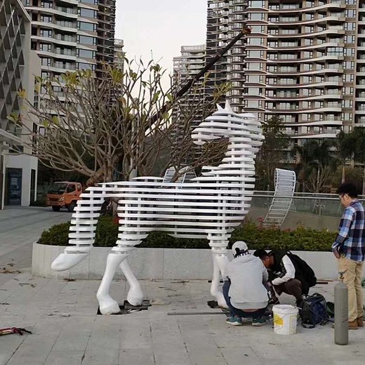 幾何駿馬雕塑鏡面發(fā)光馬雕塑加工