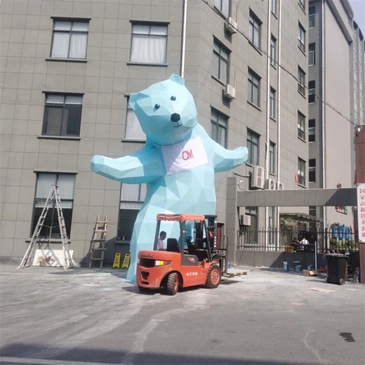 抽象不銹鋼熊貓雕塑幾何發(fā)光熊貓雕塑圖片