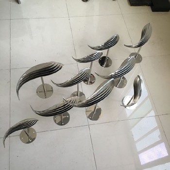 廣場(chǎng)不銹鋼鏡面魚(yú)雕塑定做廠家