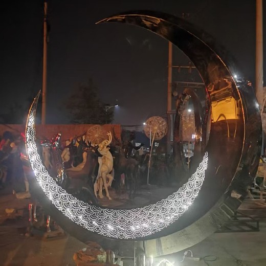 鏤空不銹鋼環(huán)形雕塑制作
