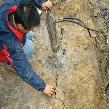 烏魯木齊煤礦井下巖石分裂機(jī)帶煤安