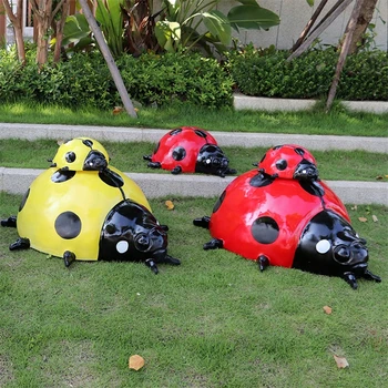 曲陽景區(qū)七星瓢蟲雕塑,玻璃鋼仿真小動物雕塑