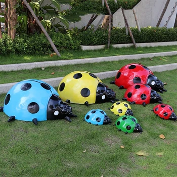 曲陽景區(qū)七星瓢蟲雕塑,玻璃鋼仿真小動物雕塑