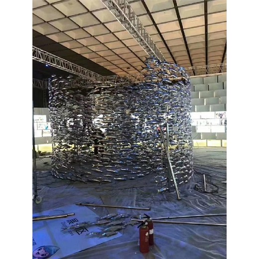 園林景觀白鋼魚群雕塑加工廠家