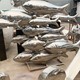 不銹鋼魚群雕塑圖