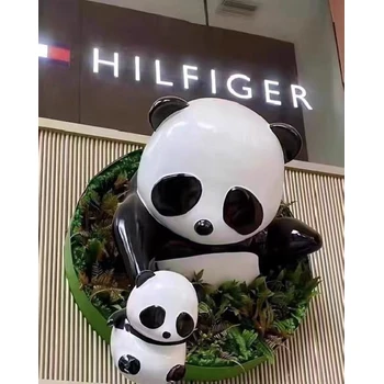 卡通動畫熊貓雕塑電影人物-農(nóng)場熊貓雕塑壁畫雕塑廠家定制