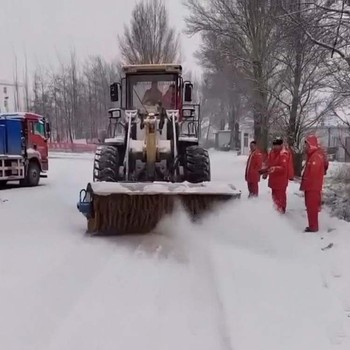 路政大車掃雪刷,省時(shí)省力，安全好用