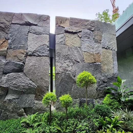 安慶中國黑置石公園景區(qū)庭院草坪點綴石規(guī)格