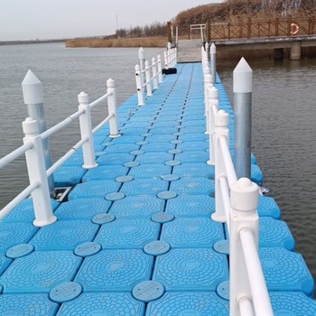 水上浮筒湖面景觀浮橋游泳區域休息平臺浮筒