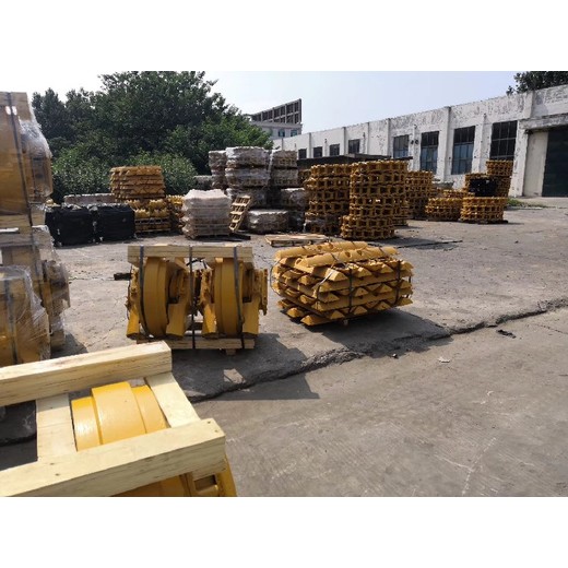 原廠推土機(jī)引導(dǎo)輪SD16推土機(jī)配件