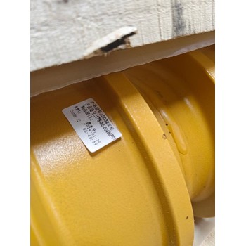 160推土機配件支重輪16Y-40-09100現(xiàn)貨速發(fā)