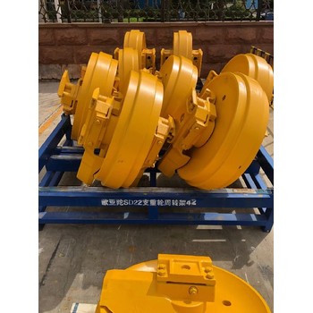 山推推土機(jī)配件SD22推土機(jī)引導(dǎo)輪一件可發(fā)