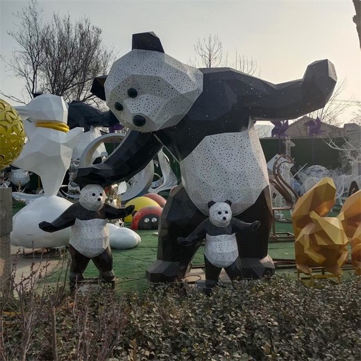 不銹鋼抽象熊貓雕塑定制,幾何動物雕塑大全