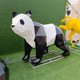 不銹鋼爬墻熊貓雕塑圖