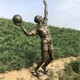 踢足球雕塑定做圖