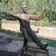 公園打太極人物雕塑圖