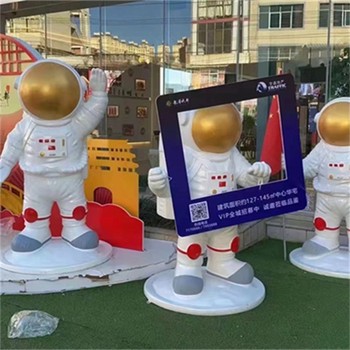 發(fā)光宇航員雕像大全