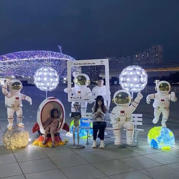 曲陽縣玻璃鋼仿真宇航員雕像廠家電話,玻璃鋼太空宇航員雕塑