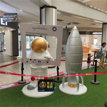 玻璃鋼仿真宇航員雕像定制廠家,玻璃鋼太空宇航員雕塑