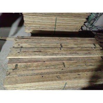 風化紋理老門板舊原木柱子防腐木供應