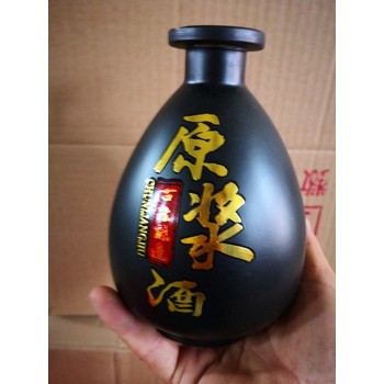 出口雕花玻璃白酒瓶定制-支持定制各種玻璃酒瓶