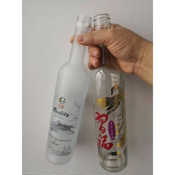 出口玻璃瓶廠(chǎng)家長(cháng)期供應玻璃米酒瓶批發(fā)定制玻璃米酒瓶