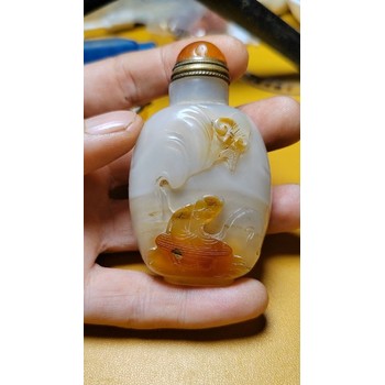稀有材質(zhì)鑲嵌鼻煙壺交易