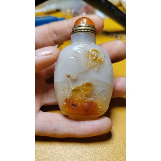 舊藏玉石套色內(nèi)畫雕花彩繪立體鼻煙壺交易