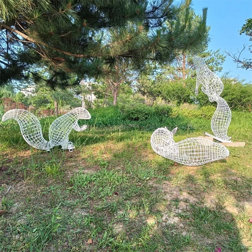 不銹鋼鏤空松鼠雕塑小松鼠雕塑