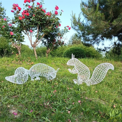 衡水鏤空動(dòng)物松鼠雕塑
