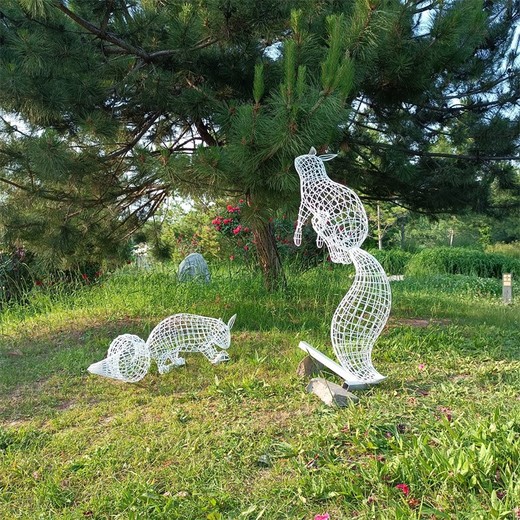 北京公園松鼠雕塑
