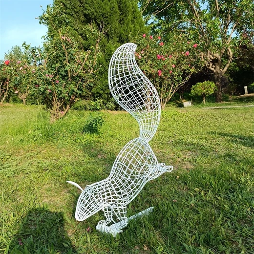 不銹鋼雕塑制作廠家抽象小松鼠擺件