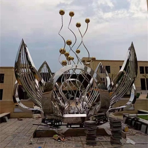 鏤空花朵雕塑圖