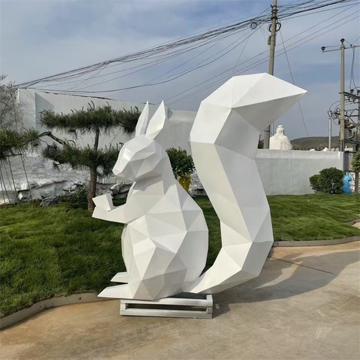 創(chuàng)意松鼠雕塑造型