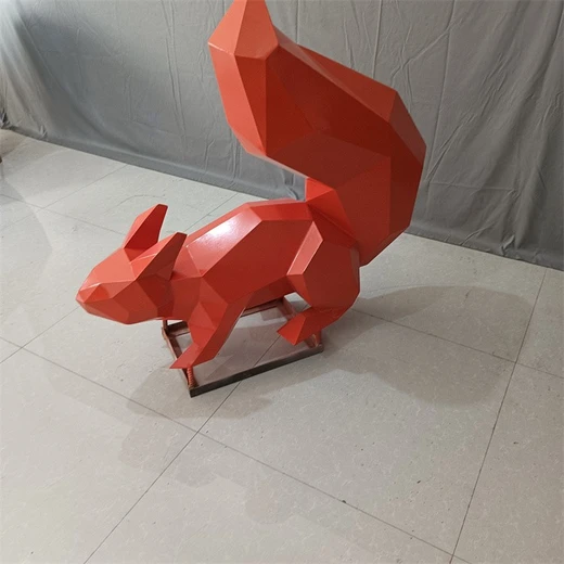 發(fā)光鏤空松鼠雕塑真實案例