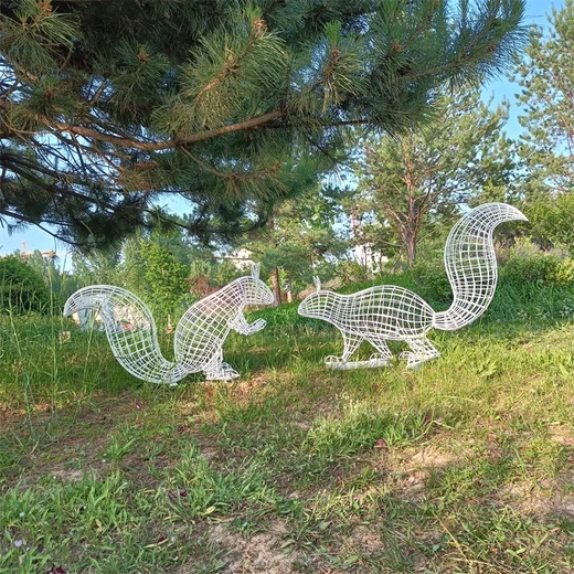 北京廣場(chǎng)松鼠雕塑