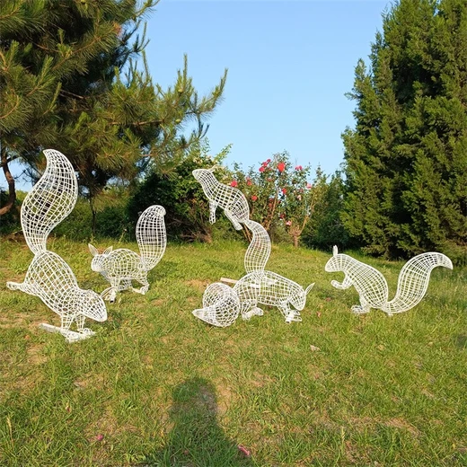 鏤空動(dòng)物松鼠雕塑制作