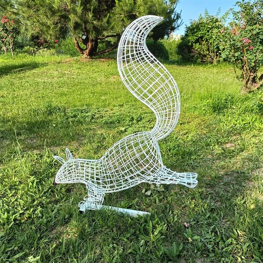 鏤空動(dòng)物松鼠雕塑造型