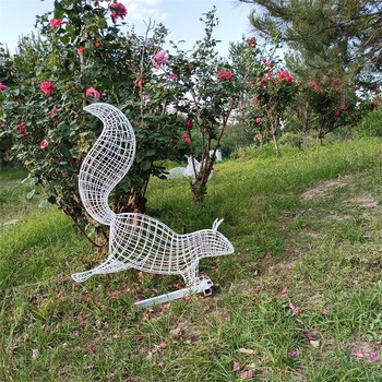 張家口不銹鋼鏤空松鼠雕塑