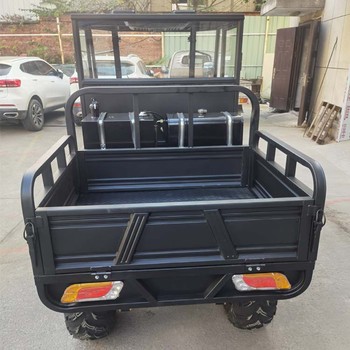 多功能掃雪車,全封閉，舒適駕駛