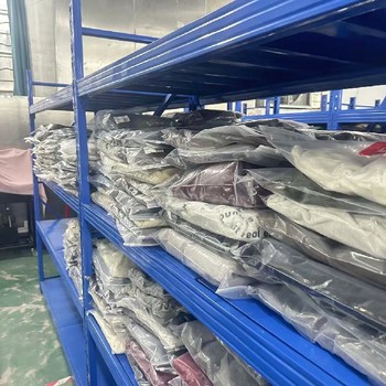 嘉興回收庫存服裝報價及圖片積壓女裝棉服產(chǎn)品存貨收購