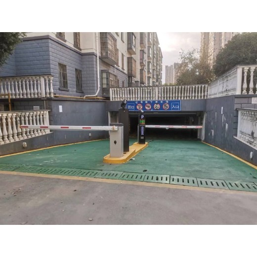 花橋車庫卷簾門維修，電動門維修電話