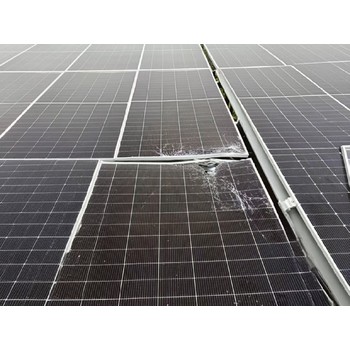 哈密拆卸的太陽能板回收上門看貨,發(fā)電太陽能板回收