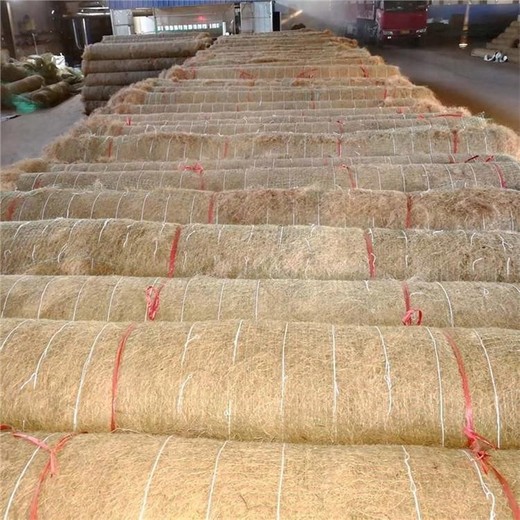 河道邊坡治理工程中產(chǎn)品有抗沖椰絲毯與水土使用毯