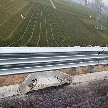 賀涵環(huán)保高速公路玻璃鋼急流槽