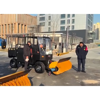 駕駛倉(cāng)式除雪車SSJ18-16,電動(dòng)升降，絞盤控制高低