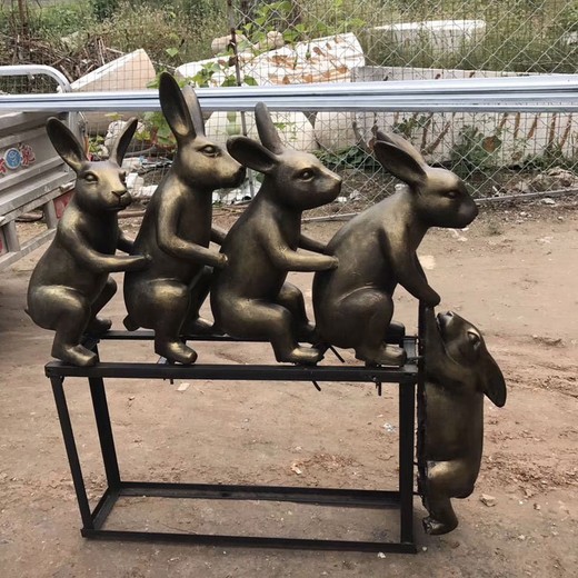 公園抽象動(dòng)物雕塑玻璃鋼兔子雕塑定制
